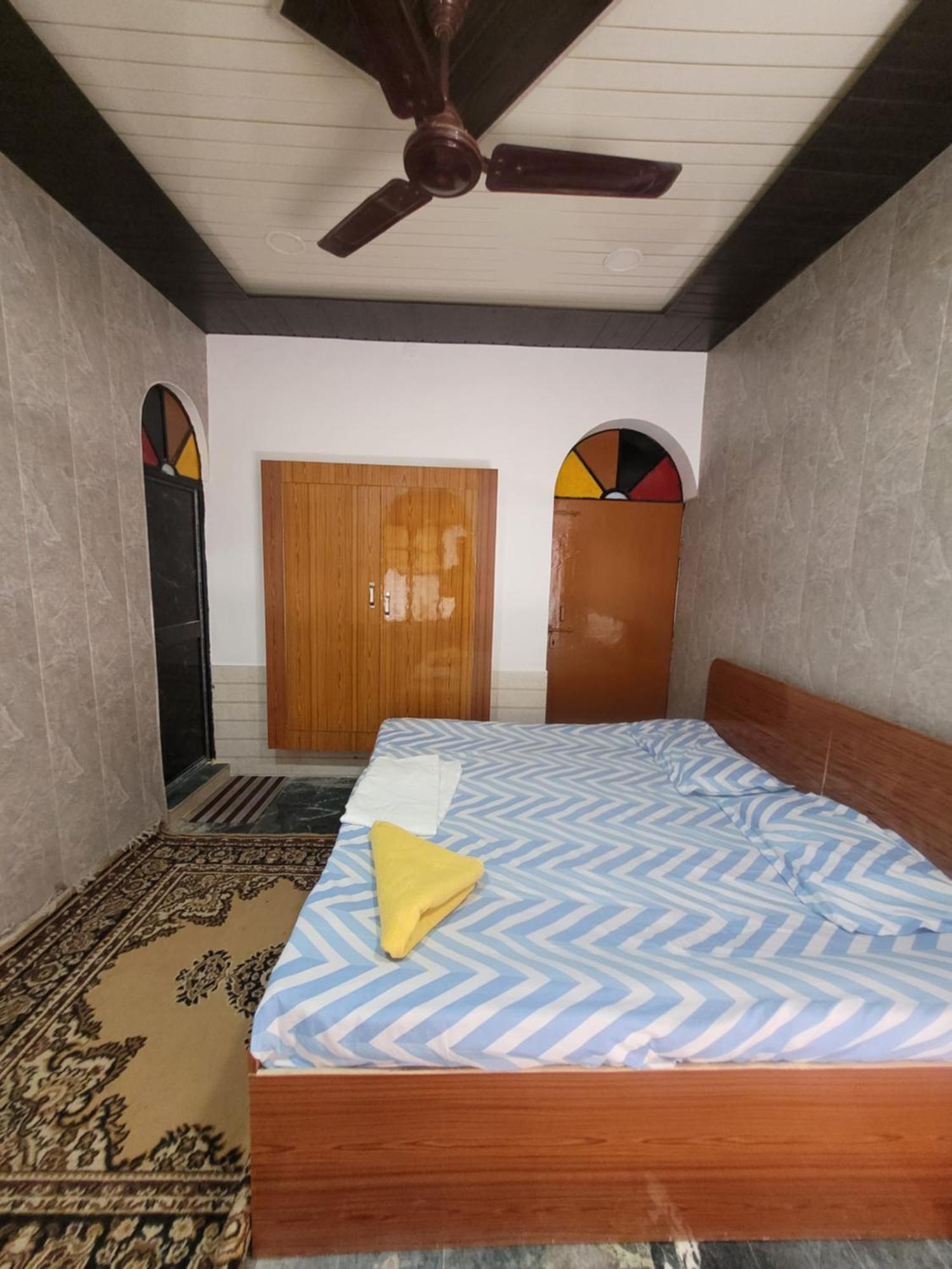 Отель Pushpa Vatika Faizabad Экстерьер фото